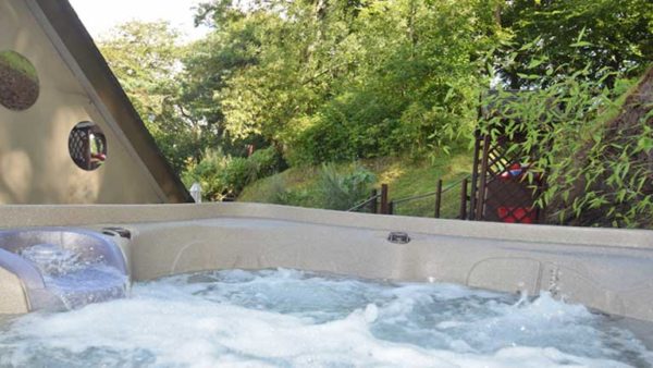 Outdoor hot tub at The Quantock Hide, Somerset
