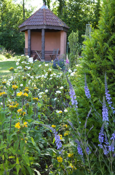 Flowers and hut at Hidden Valley Gardens
