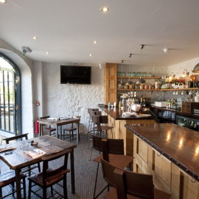 The Wheatsheaf Inn - dog-friendly inn, Gloucestershire