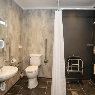 Marsham Court Hotel accessible bathroom